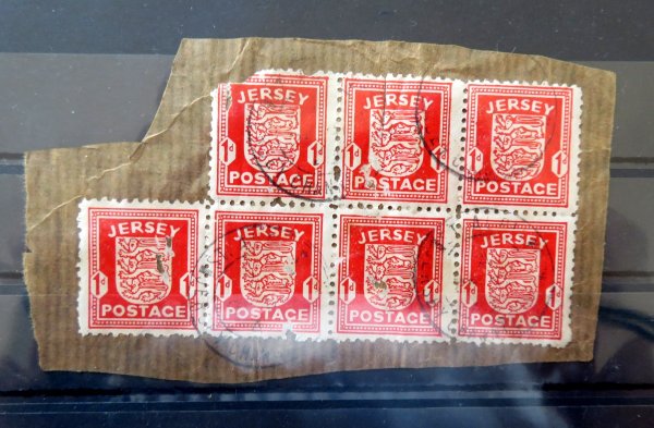 Briefmarke Deutsche Besetzung 2. Weltkrieg Jersey 2 o 7 er Block. Beschädigt