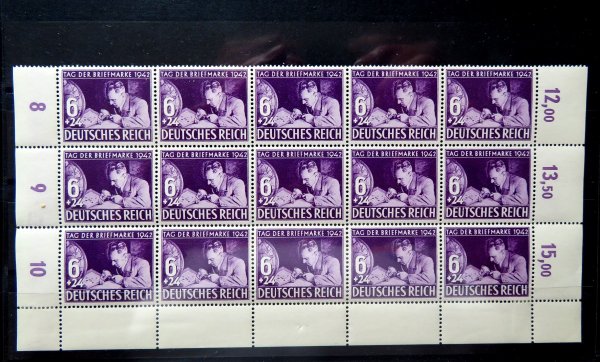 Briefmarke Deutsches Reich 811 ** 15 er Bogen. 1 Marke * und am UR an einer Ecke Falz