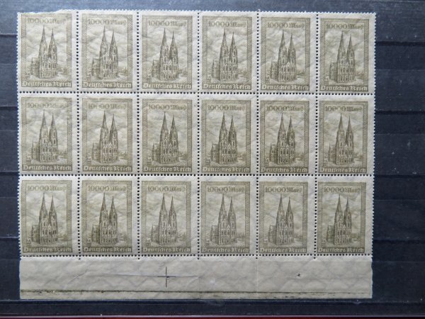 Briefmarke Deutsches Reich 262 **. 18 er Block UR. Marke links oben beschädigt!