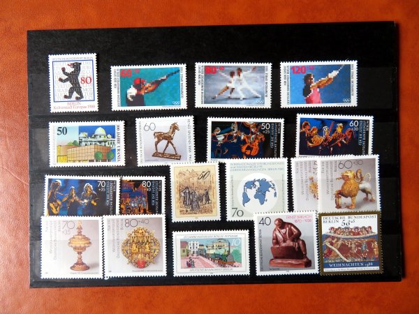 Briefmarke Berlin 800/05, 807/10, 813, 817/23 und 829 alles ** aus Jahrgang 1988