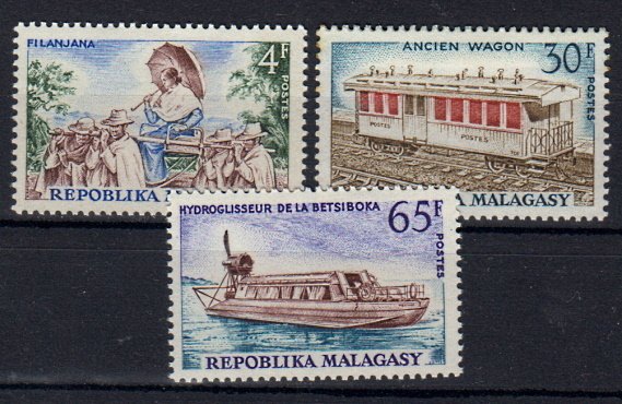 Briefmarken Madagaskar 551-53 */**