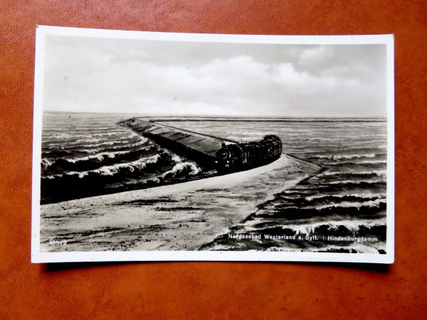 Ansichtskarte Sylt Hindenburgdamm mit Zug / Lokomotive
