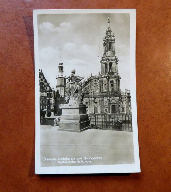 Ansichtskarte Dresden Schlossplatz  1943 mit Feldpoststempel