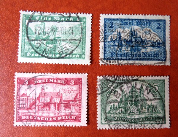 Briefmarke Deutsches Reich 364/67 o. Teilweise leichte Zahnfehler! Siehe Foto!