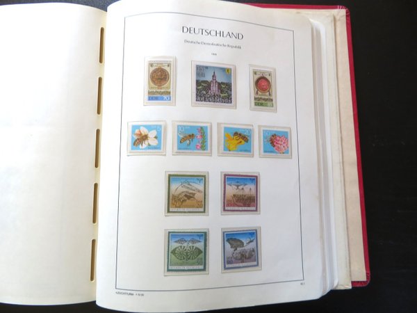 Briefmarken DDR 1975 - 1990 und Dienstmarken / ZKD im dicken Klemmbinder