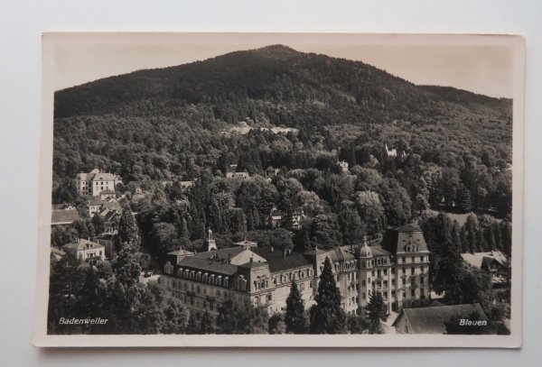 Ansichtskarte Badenweiler, Hotel Römerbad und Berg Blauen im Hintergrund. Nicht gelaufen.